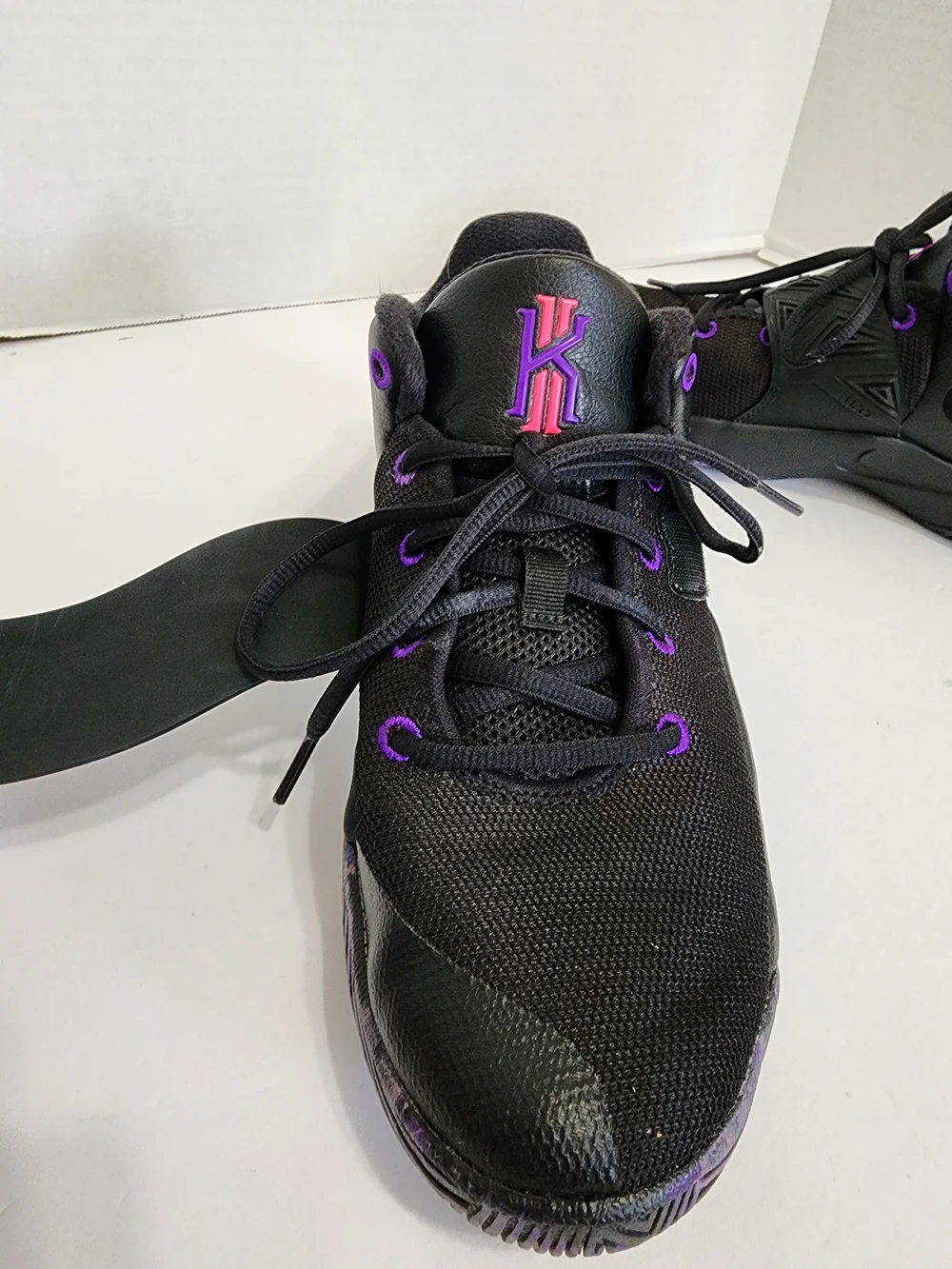 Nike Kyrie Flytrap 3 GS Floral Swoosh Basketball Shoes Black 6Y FLAW READ DESC
